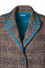 Cappotto over spigato con colletto blu, rifiniture a contrasto e fodera colorata, firmato Margheritab.