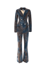 Elegante giacca doppio petto in velluto millerighe con pantaloni abbinati, stile sofisticato e moderno.