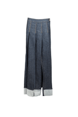 Gonna a pieghe denim in lavato con orlo a contrasto, versatile e con volume per look quotidiani.