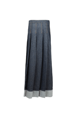 Gonna a pieghe in denim lavato, con orlo a contrasto e design elegante, ideale per look quotidiani con stile.