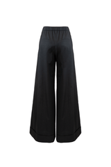 Black wide-leg pants with cuffed hems and an elastic waistband, combining comfort and elegance.