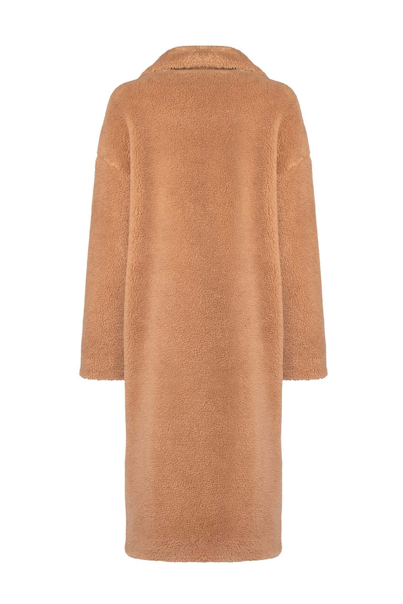 Back view of a camel and silk teddy coat with a loose fit, showcasing its cozy texture and elegant design.