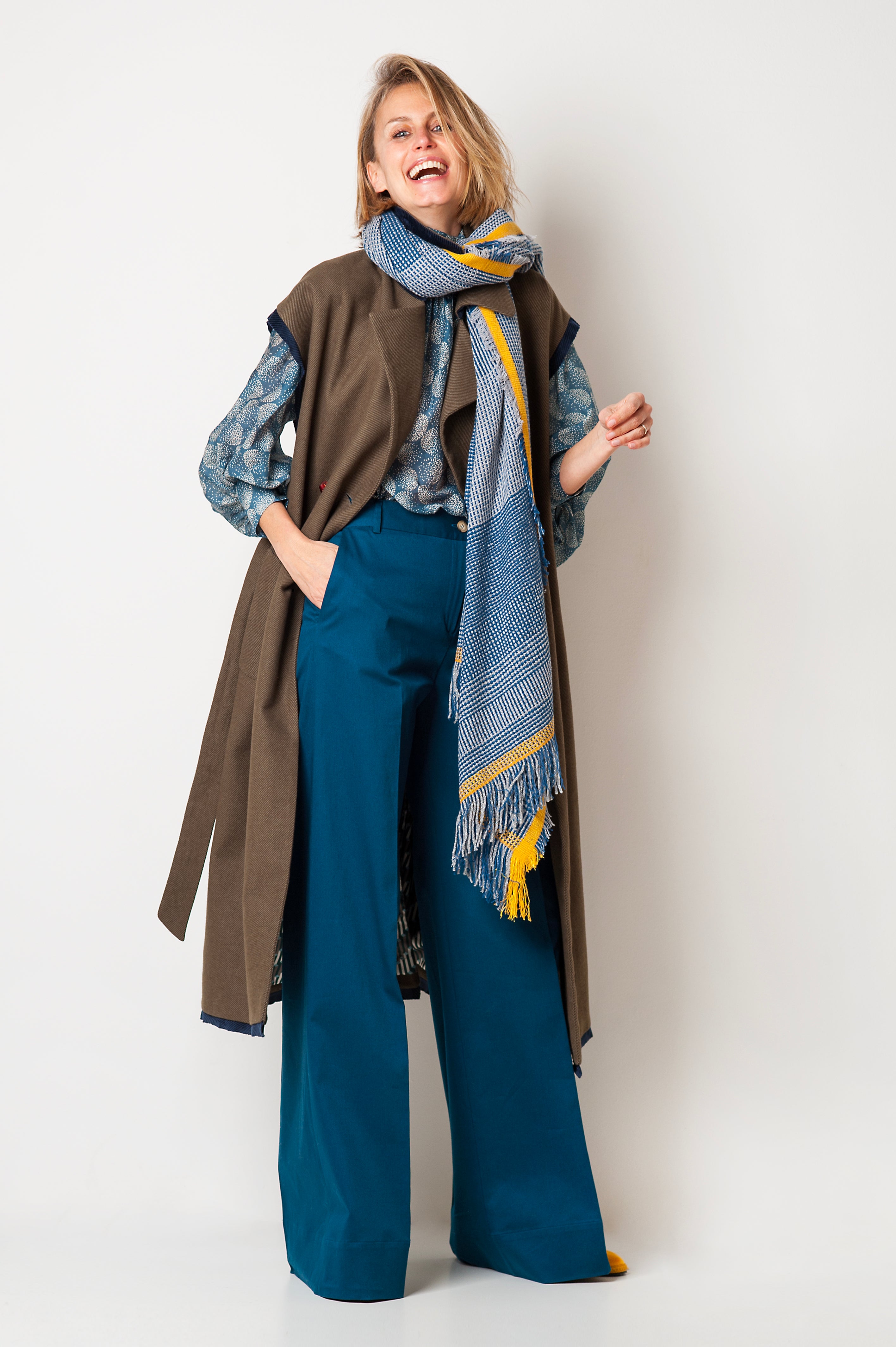 BLUSA SETA CON SCIARPA SOFFIONI