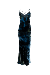 Elegante slip top in velluto degradé blu con inserti in pizzo, perfetto per un look raffinato.