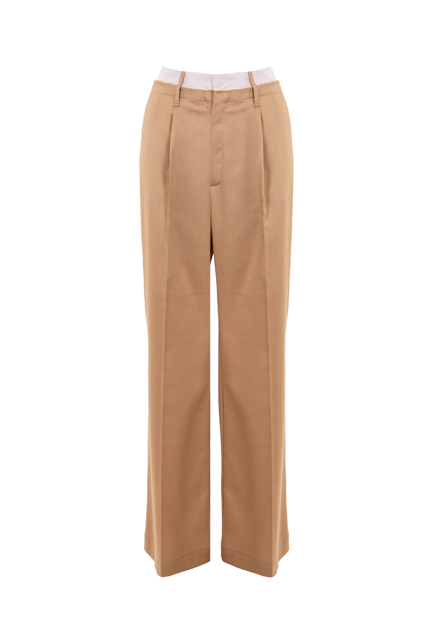 Ample wool pants in camel color with a contrasting striped cotton waistband, showcasing a sophisticated and contemporary style.
