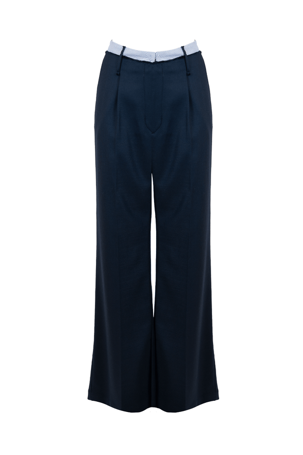 Pantalone ampio in lana con cintura a contrasto, elegante e contemporaneo.