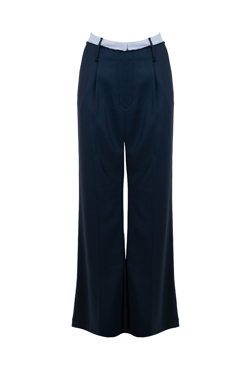 Pantalone ampio in lana con cintura a contrasto, elegante e contemporaneo.