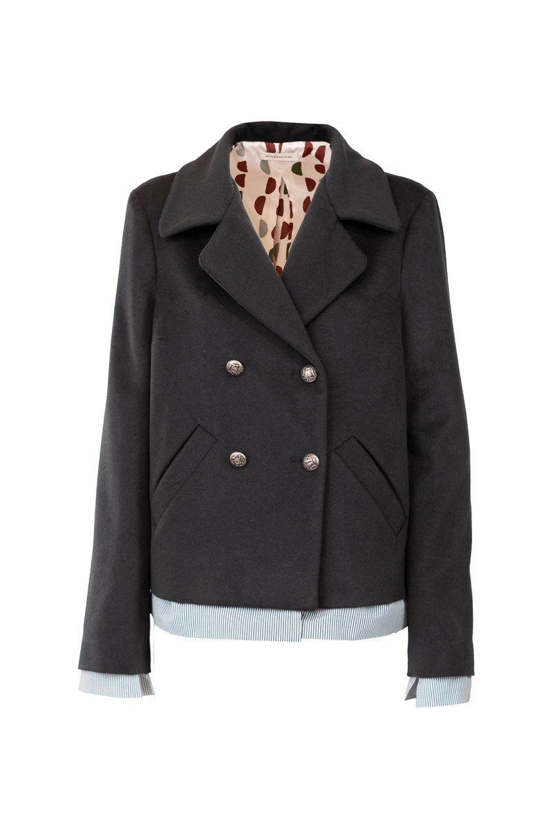 Elegant double-breasted peacoat in 100% cashmere, featuring stylish pockets and a chic lining.